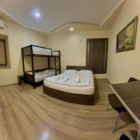 Domino Yerevan Hostel And Hotel Ngoại thất bức ảnh