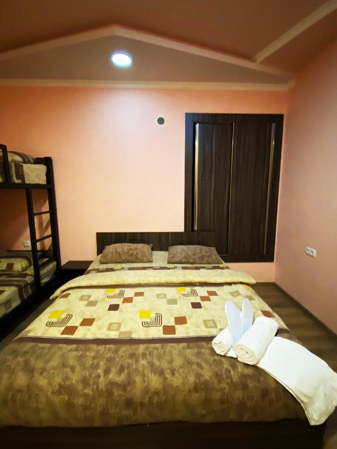 Domino Yerevan Hostel And Hotel Ngoại thất bức ảnh