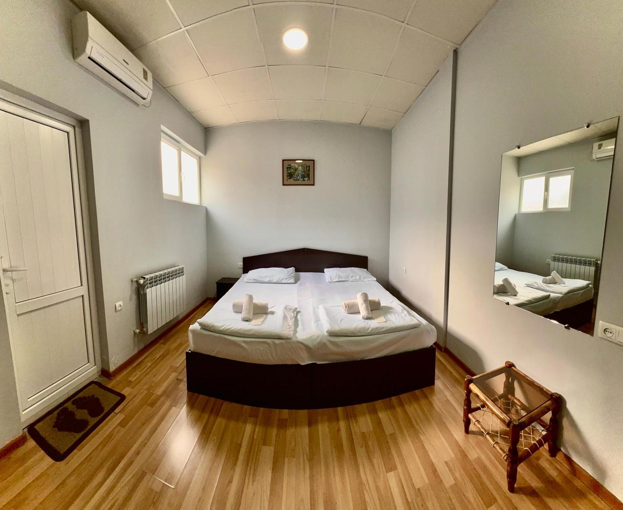 Domino Yerevan Hostel And Hotel Ngoại thất bức ảnh