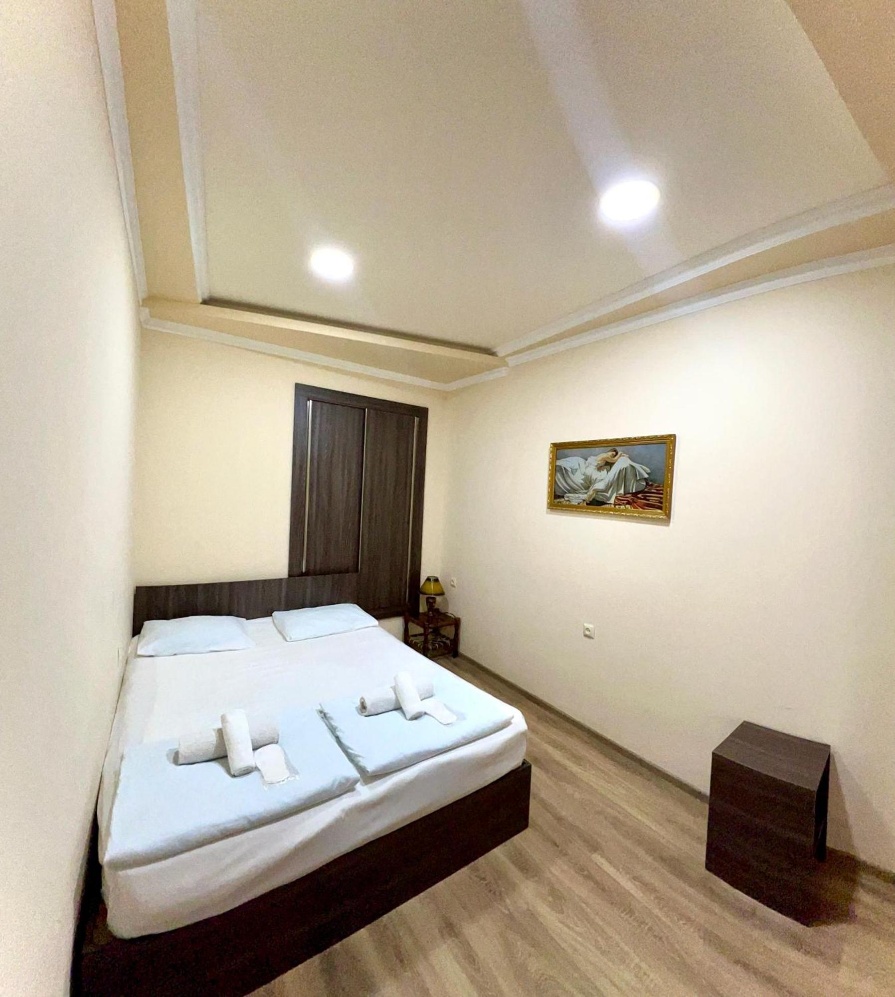 Domino Yerevan Hostel And Hotel Ngoại thất bức ảnh